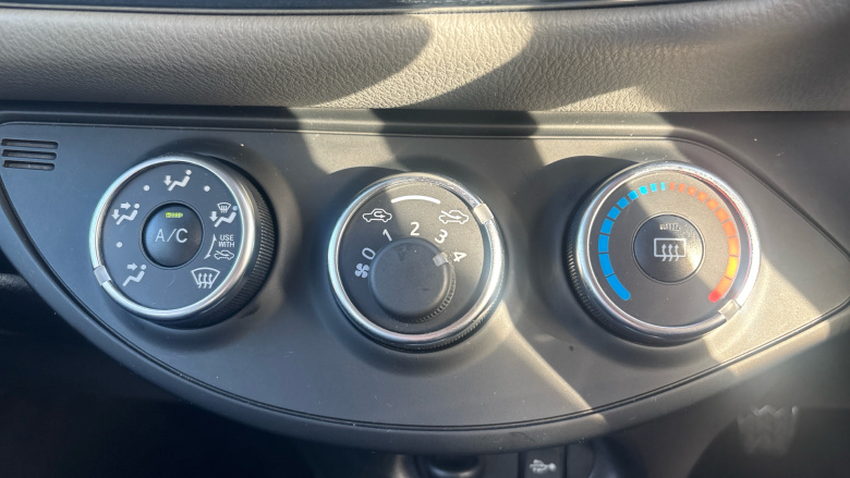 Toyota Yaris 1.5 VVT-i Icon Tech 5dr Petrol Hatchback